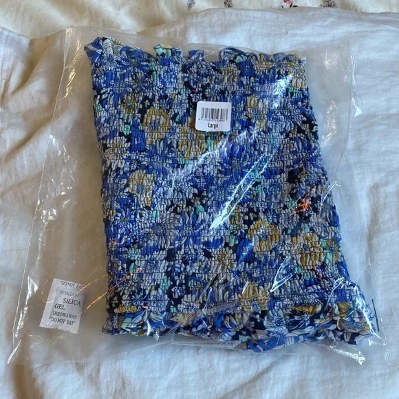 NWOT - ASTR THE LABEL January Floral-Print Flutter Sleeve Crop Top - Sz L - Picture 16 of 16